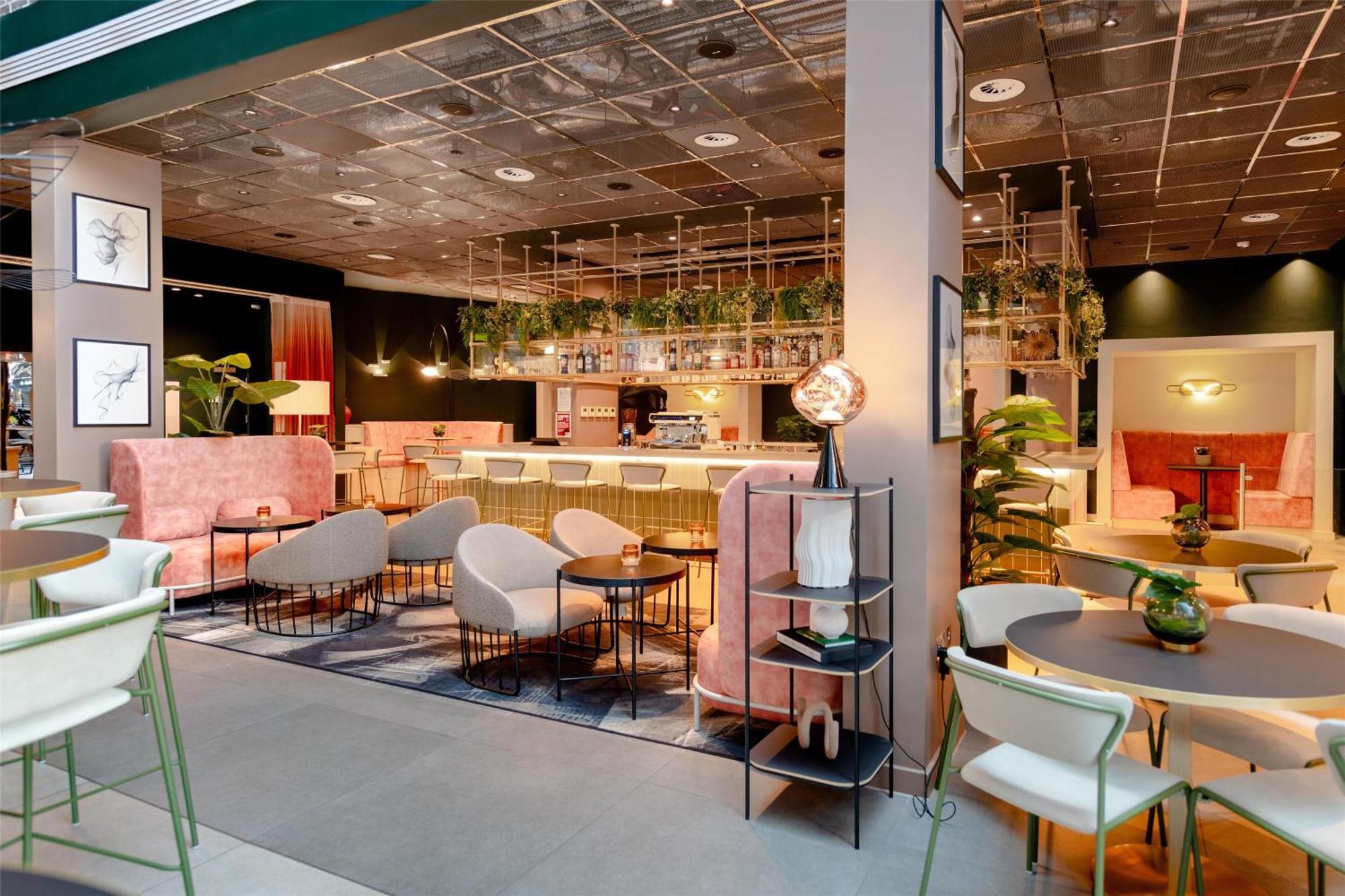 Yotel 4*