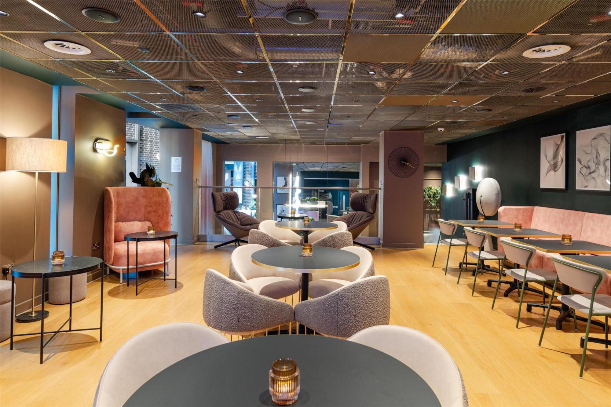 Yotel Hotel 4*